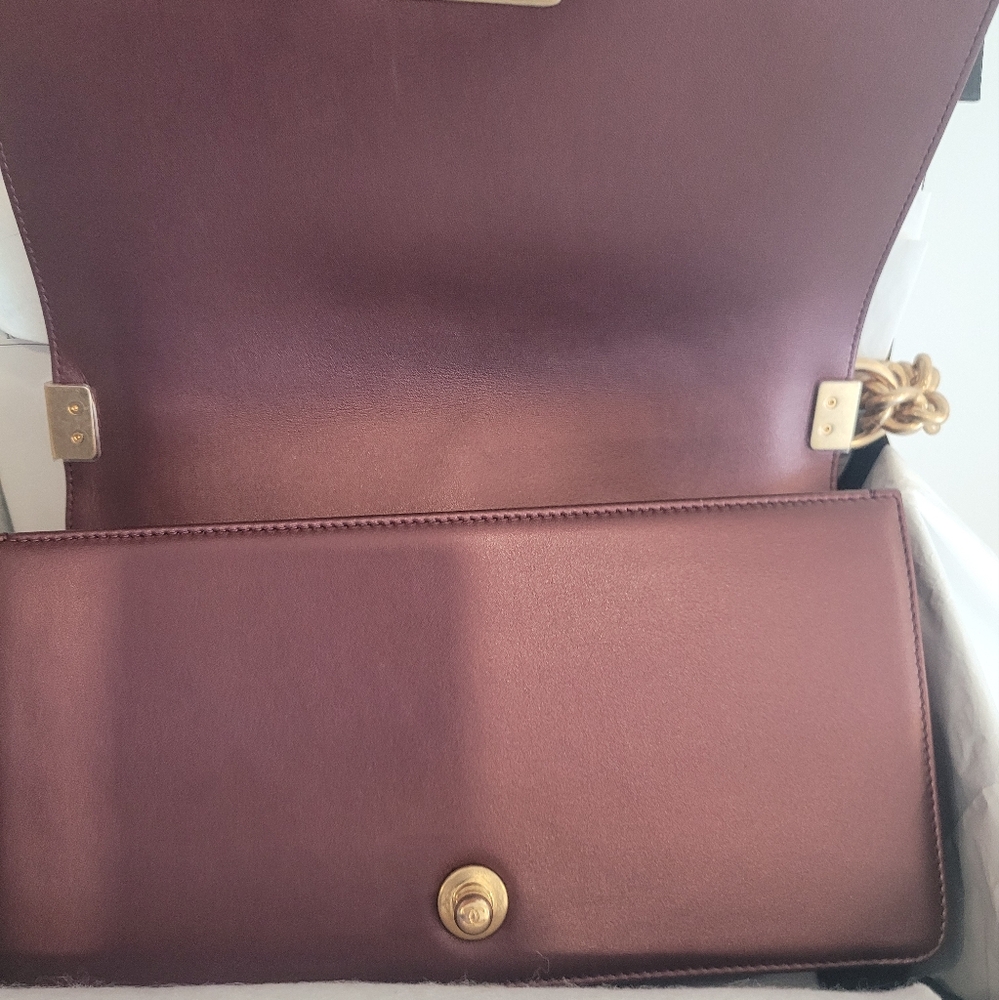 Chanel Flapbag Metallic Prune with Gold Chain. Medium Size - Picture 4 of 4